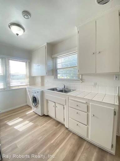 Main picture of 8629 Pershing Dr