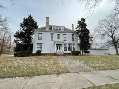 Main picture of 815 N Prairie St