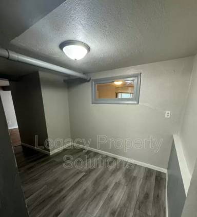 Main picture of 806 N 1st St