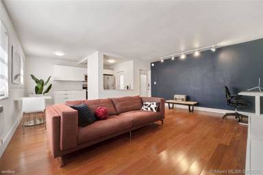 Main picture of 220 Meridian Ave