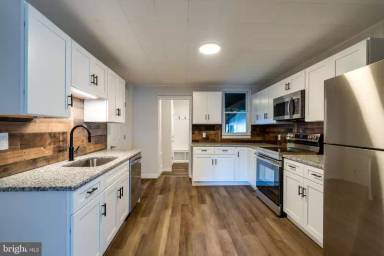 Main picture of 221 Federal St