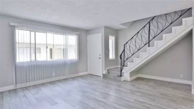 Main picture of 210 W 5th St