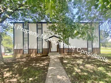 Main picture of 1003 Twin Oaks Ter