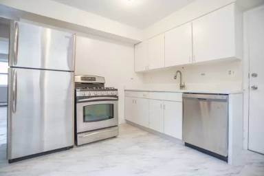 Main picture of 1654 W Pratt Blvd