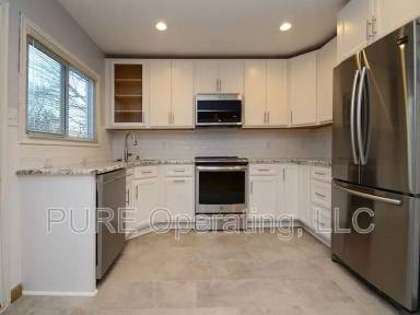 Main picture of 5819 Erskine St