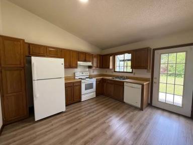 Main picture of 715 Pinewood Dr