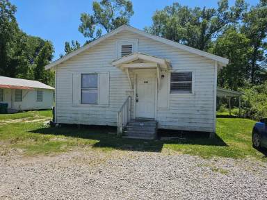 Main picture of 900 E Iowa Ave