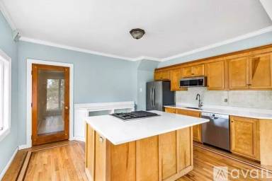 Main picture of 328 East St