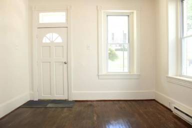 Main picture of 118 W Main St
