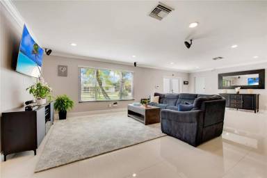 Main picture of 8485 SW 143rd St