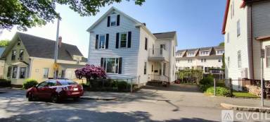 Main picture of 13 W Dane St