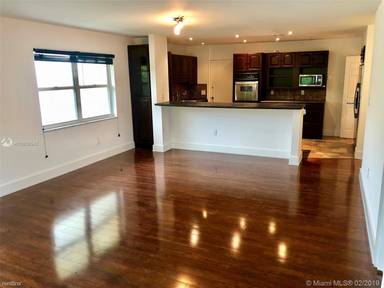 Main picture of 1330 NE 105th St