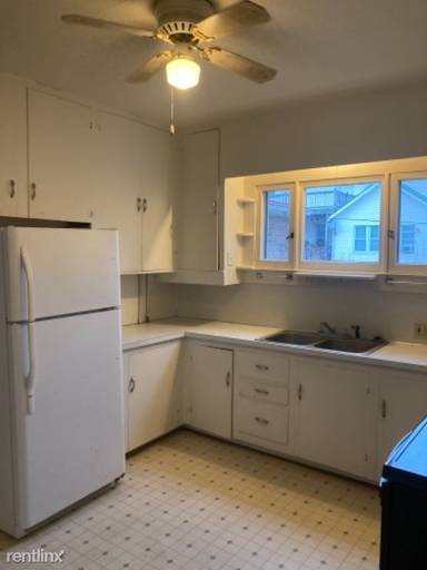 Main picture of 181 E College St