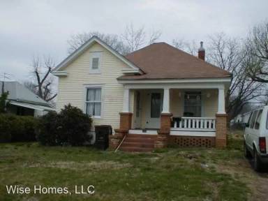 Main picture of 2116 N Oakland Ave