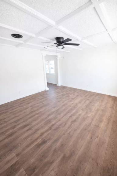 Main picture of 14 W Adams Dr