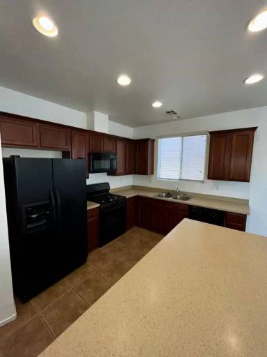 Main picture of 5862 Lakeland Village Dr