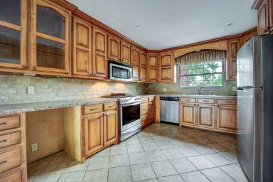 Main picture of 2100 S V St