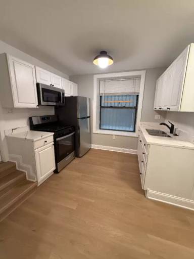 Main picture of 1320 N Wicker Park Ave