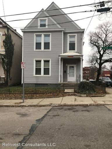 Main picture of 2379 Flora St
