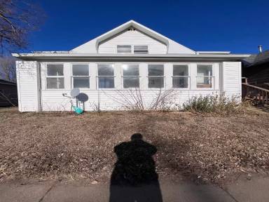 Main picture of 548 Riehl St