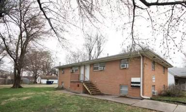 Main picture of 223 E 2nd St