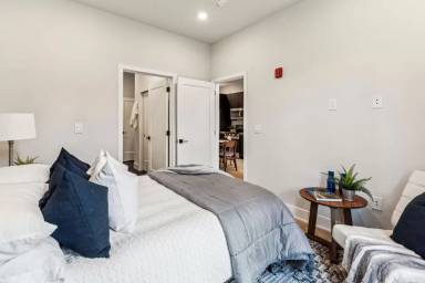 Main picture of 6910 Ridge Ave