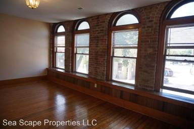 Main picture of 103 S Front St