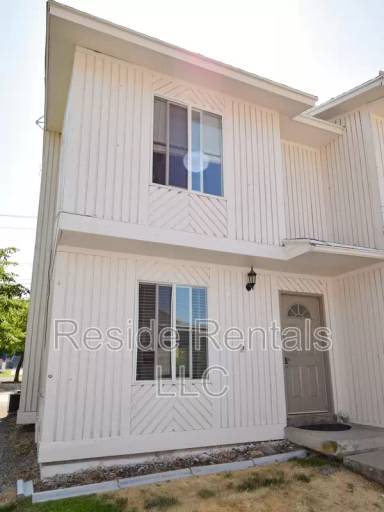 Main picture of 1281 N 400 E