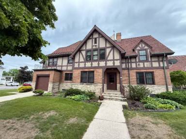 Main picture of 523 Saint Clair Ave