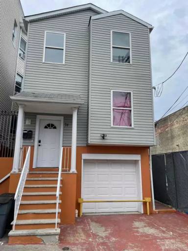 Main picture of 74 Beech St