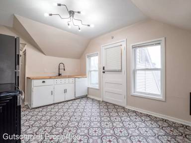 Main picture of 149 33rd St NE