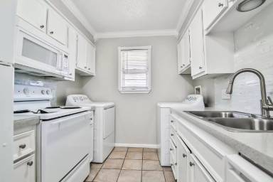 Main picture of 5202 Kenosha Ave