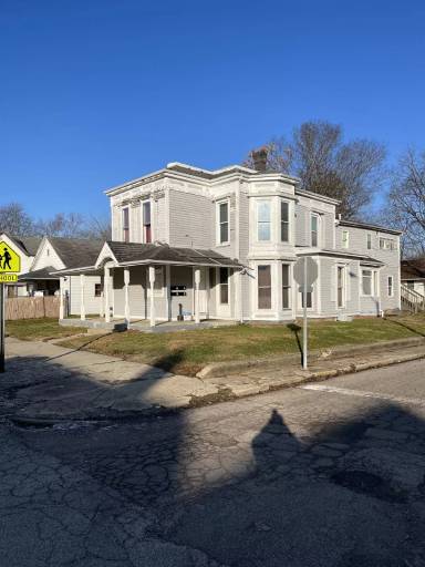 Main picture of 614 E Jefferson St