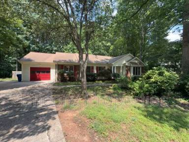 Main picture of 2102 Oakcrest Ct