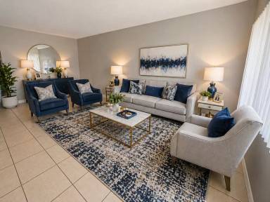 Main picture of 985 N Park Cir