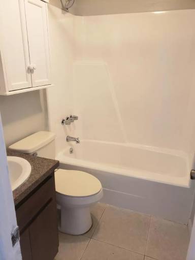 Main picture of 802 W Warren St