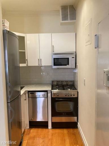 Main picture of 338 E 55th St