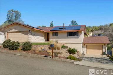 Main picture of 10 Greenbrier Dr