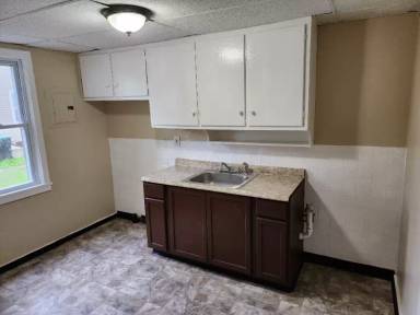 Main picture of 76 Commodore Ave