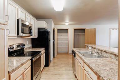 Main picture of 4461 12th St W
