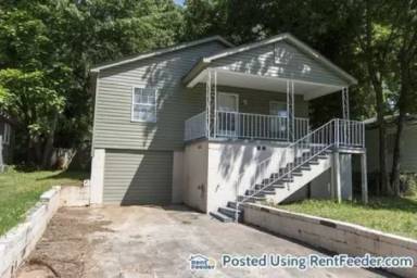 Main picture of 923 Woodward Rd