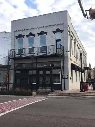 Main picture of 202 N Jefferson Ave