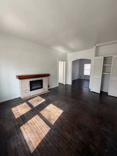 Main picture of 202 College St