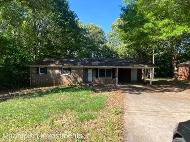 Main picture of 1050 Yancey St