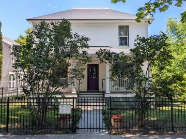 Main picture of 204 5th Ave E