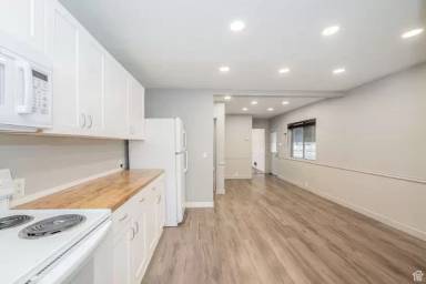 Main picture of 561 Beverly Ave