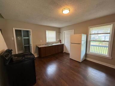 Main picture of 3510 Alpine St SW