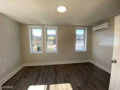 Main picture of 2910 N Woodstock St