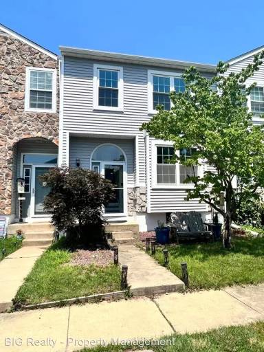 Main picture of 102 Spruce Ln