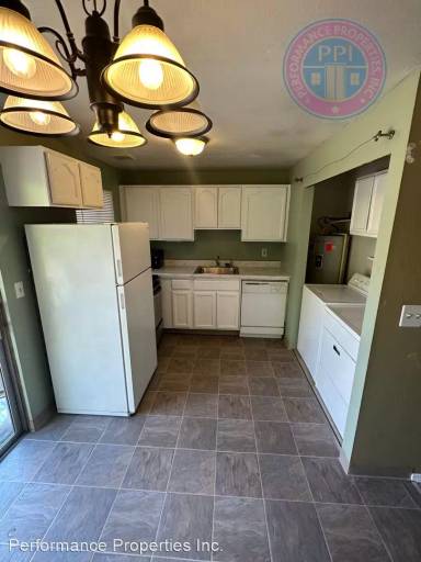 Main picture of 5645 SE Belmont St